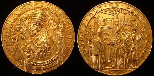 Pius XII 1950 Gold Medal Holy Door 40mm Photo