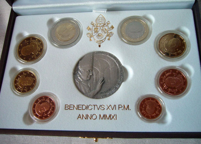 2011 Vatican Mint Set, 8 Euro Coins PROOF Photo