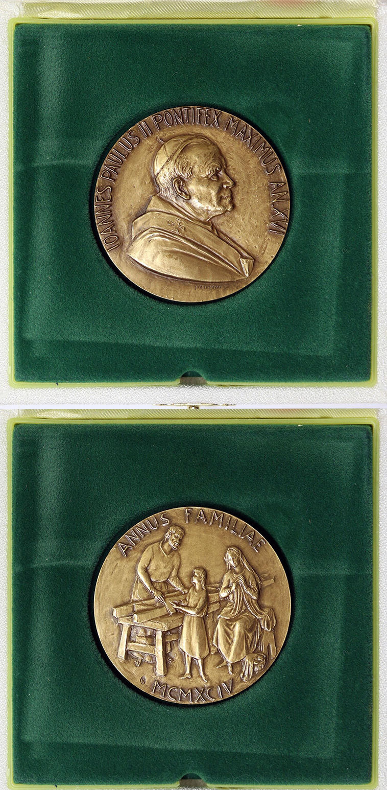 John Paul II A.XVI Holy Family Nazareth Medal Photo