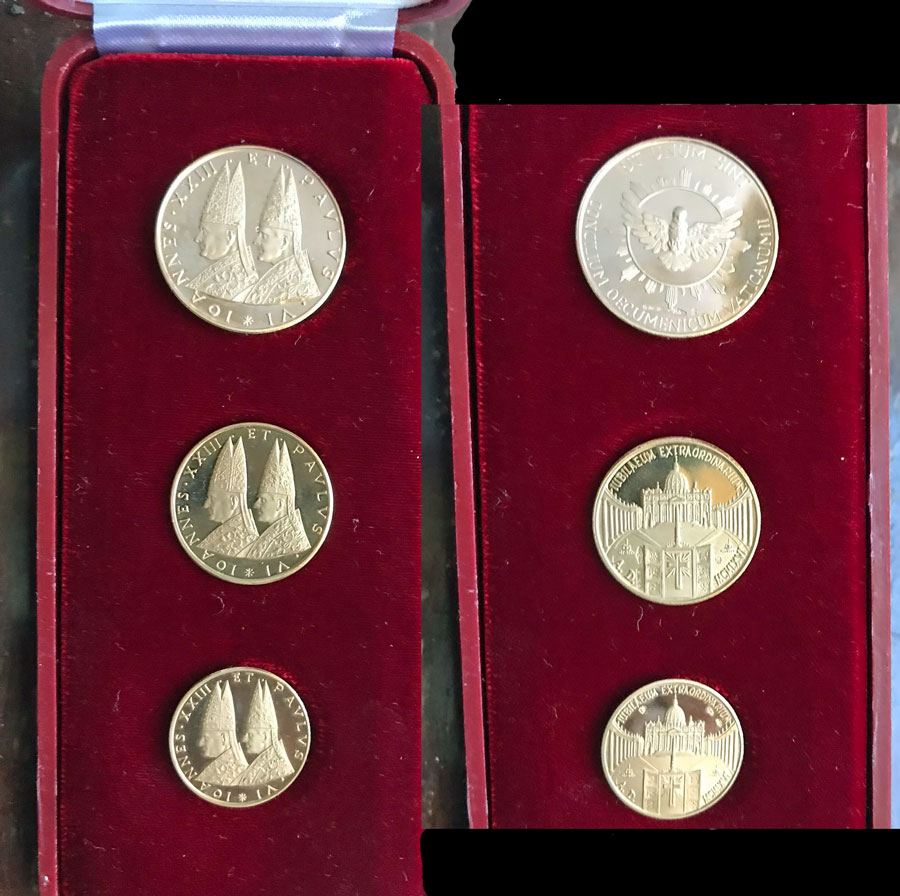 1966 John XXIII, Paul VI Gold Medal Set Photo